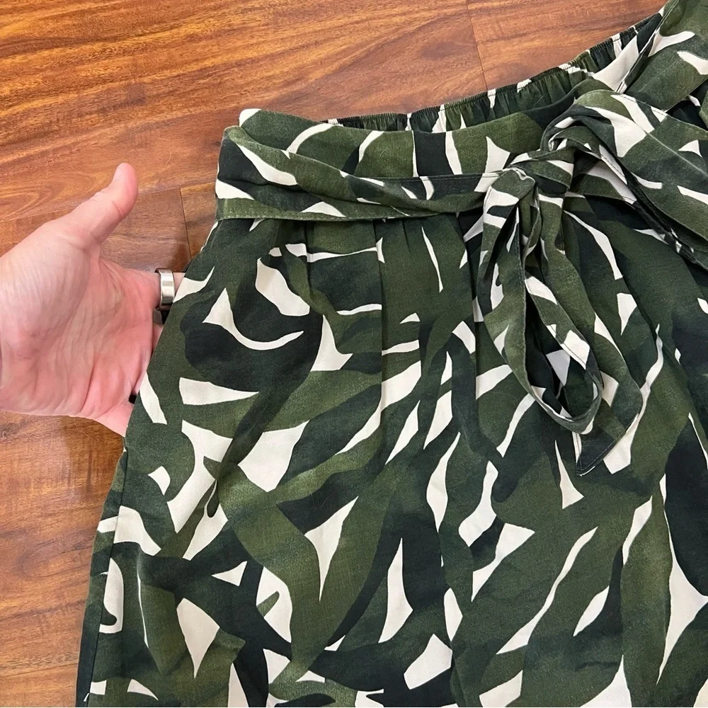 Lands End Green Leaf Print Pull On Belted Skirt size 2P